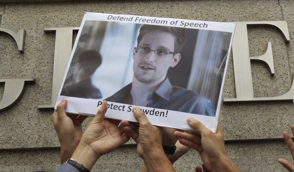 New York Times sugere perdão a Snowden (Foto: BOBBY YIP) New York Times sugere perdão a Snowden