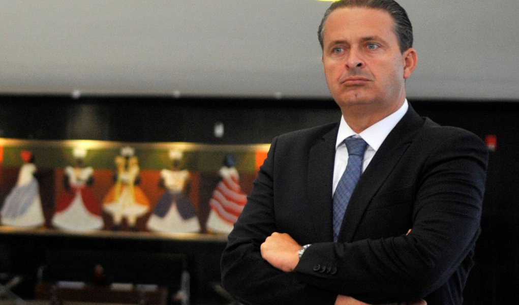 Campos continua 'limpeza' em diretórios por 2014 (Foto: Agencia Brasil/Antonio Cruz) Campos continua 'limpeza' em diretórios por 2014
