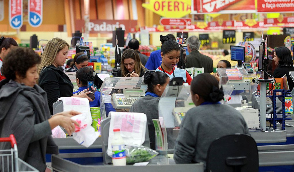 Mercado espera queda de 3,5% para o PIB em 2015 (Foto: EVELSON) Mercado espera queda de 3,5% para o PIB em 2015