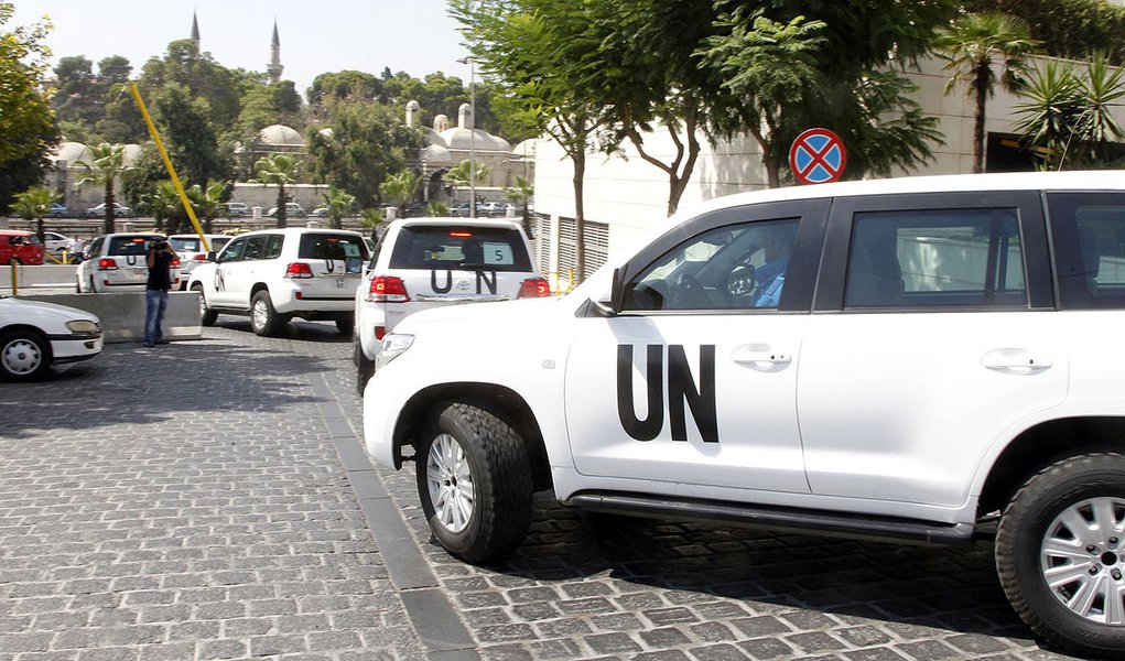 United Nations (U.N.) vehicles transport a team of U.N. chemical weapons experts to the scene of a poison gas attack outside the Syrian capital last week, in Damascus August 26, 2013. The experts dressed in blue U.N. body armour, left in a six-car convoy, (Foto: Gisele Federicce) United Nations (U.N.) vehicles transport a team of U.N. chemical weapons experts to the scene of a poison gas attack outside the Syrian capital last week, in Damascus August 26, 2013. The experts dressed in blue U.N. body armour, left in a six-car convoy,