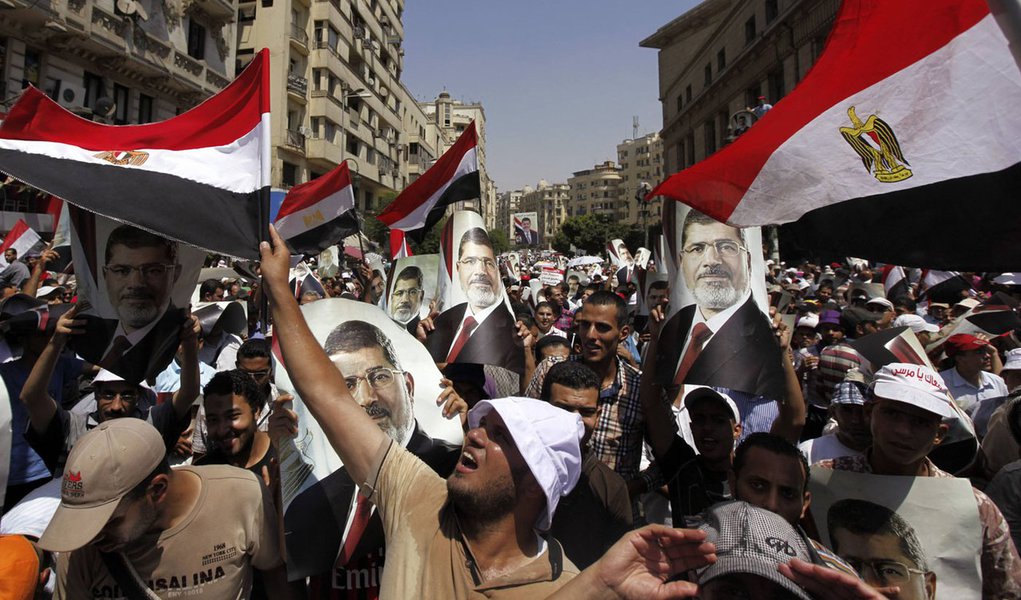 Ao menos 6 morrem em novos confrontos no Cairo (Foto: AMR ABDALLAH DALSH) Ao menos 6 morrem em novos confrontos no Cairo