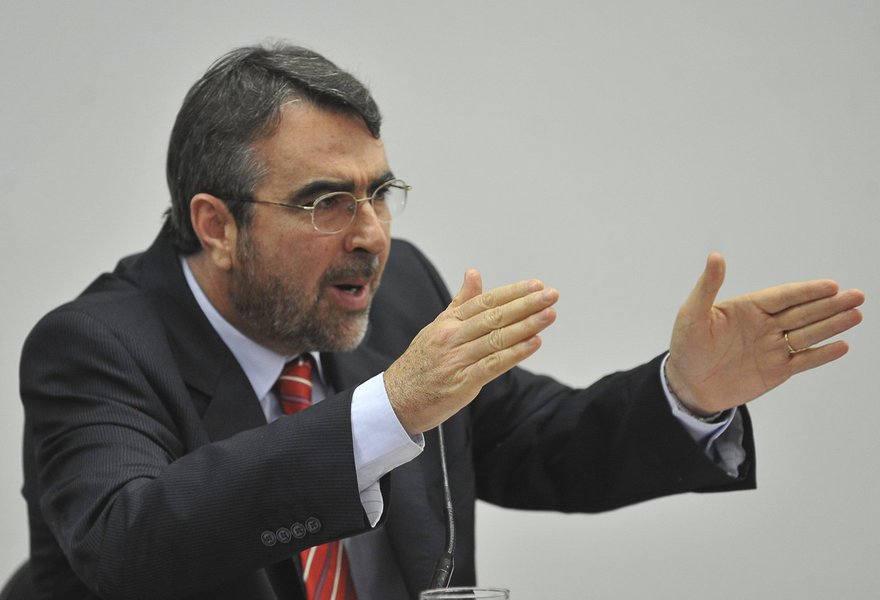 Fontana quer que Aloysio explique boicote do Itamaraty a petista em Genebra (Foto: Fabio Pozzebom/Agencia Brasil) Fontana quer que Aloysio explique boicote do Itamaraty a petista em Genebra