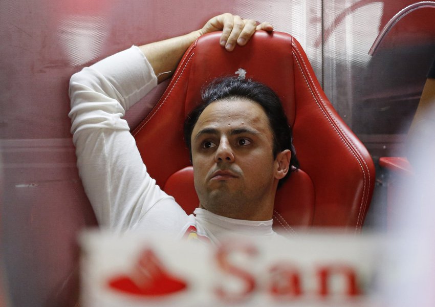 Ferrari Formula One driver Felipe Massa of Brazil rests in his garage during the third practice session of the Japanese F1 Grand Prix at the Suzuka circuit October 12, 2013. REUTERS/Issei Kato (JAPAN - Tags: SPORT MOTORSPORT F1) (Foto: Leonardo Attuch) Ferrari Formula One driver Felipe Massa of Brazil rests in his garage during the third practice session of the Japanese F1 Grand Prix at the Suzuka circuit October 12, 2013. REUTERS/Issei Kato (JAPAN - Tags: SPORT MOTORSPORT F1)