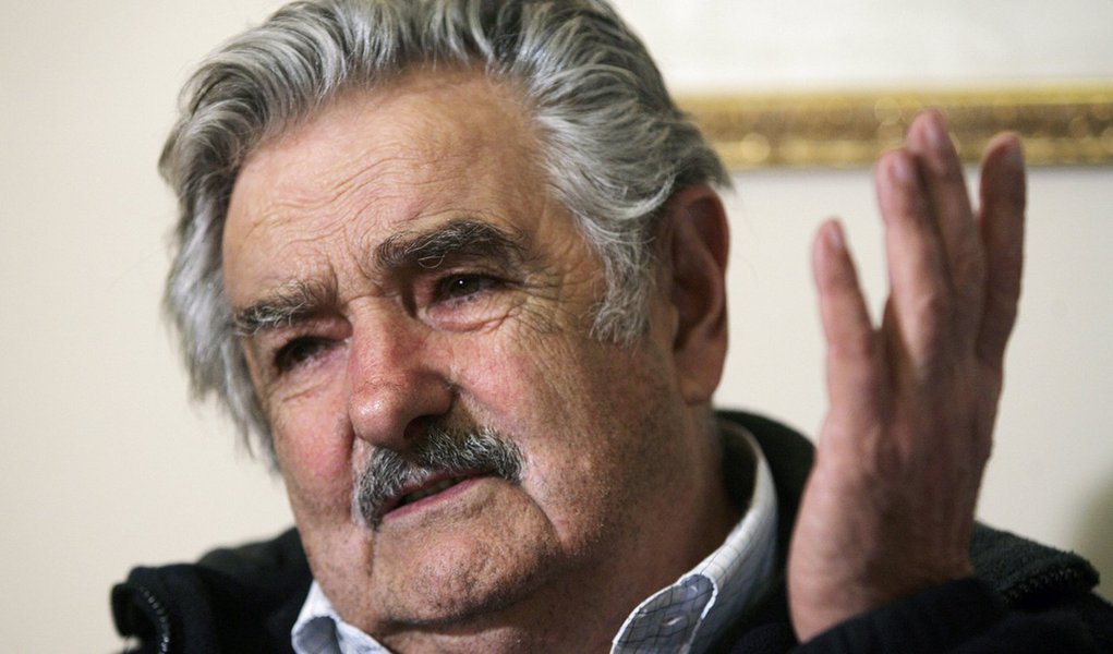 Mujica: governo construiu 1,5 mil casas em 2012 (Foto: Andres Stapff / Reuters) Mujica: governo construiu 1,5 mil casas em 2012