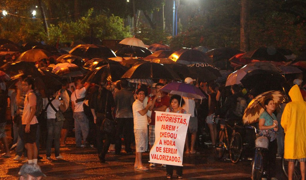 Rodoviários decidem manter greve no Recife Rodoviários decidem manter greve no Recife