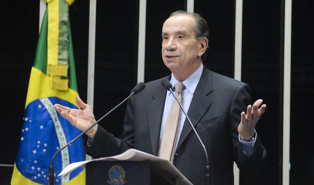 Aloysio: proposta de plebiscito é "insensata" (Foto: Geraldo Magela) Aloysio: proposta de plebiscito é "insensata"