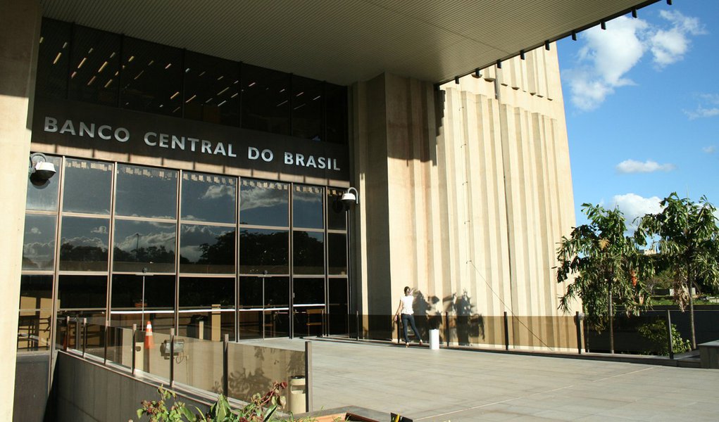 Contas externas têm déficit de US$ 43,4 bilhões Contas externas têm déficit de US$ 43,4 bilhões