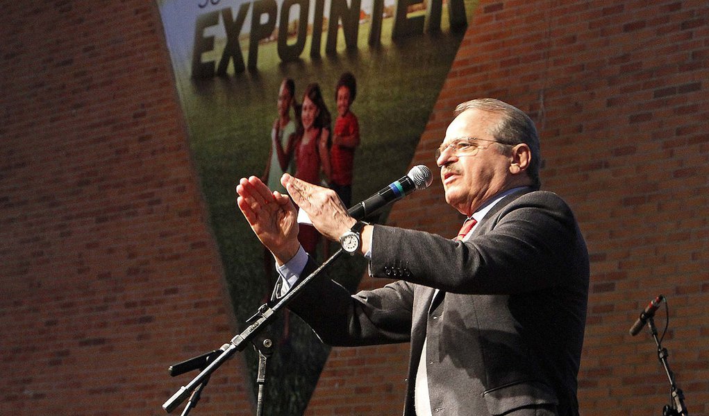 Tarso quer PT mais 'à esquerda' (Foto: Itamar Aguiar/Futura Press/Folha) Tarso quer PT mais 'à esquerda'