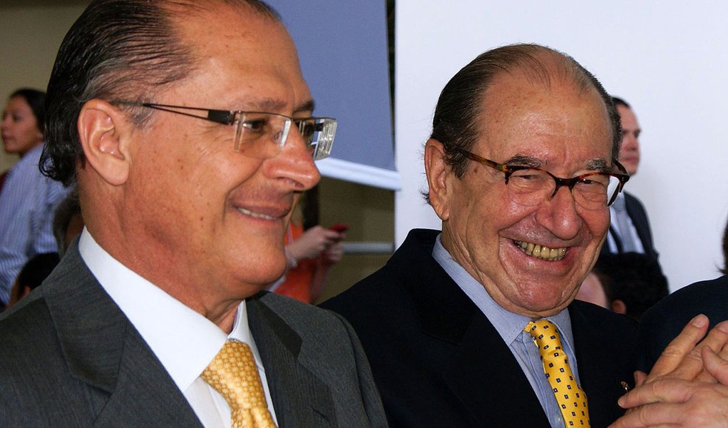 ***FOTO DE ARQUIVO***SÃO PAULO, SP, 26.05.2013: ROBERTO CIVITA/ABRIL - Morreu neste domingo (26), aos 76 anos, o empresário Roberto Civita, filho de Victor Civita, fundador do Grupo Abril. Roberto Civita estava internado no Hospital Sírio-Libanês, na Bel (Foto: Gisele Federicce) ***FOTO DE ARQUIVO***SÃO PAULO, SP, 26.05.2013: ROBERTO CIVITA/ABRIL - Morreu neste domingo (26), aos 76 anos, o empresário Roberto Civita, filho de Victor Civita, fundador do Grupo Abril. Roberto Civita estava internado no Hospital Sírio-Libanês, na Bel