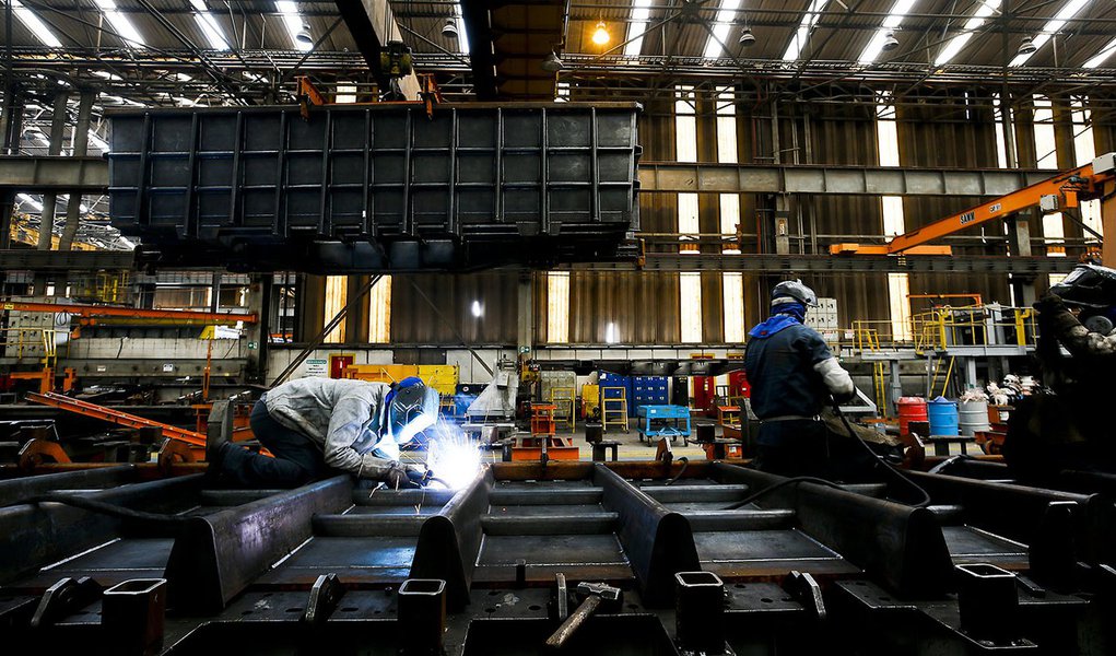 Produção industrial tem queda de 2,5% em fevereiro (Foto: Marcelo Justo) Produção industrial tem queda de 2,5% em fevereiro