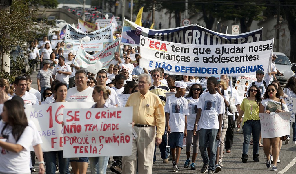 Paulistas pedem redução da maioridade penal (Foto: Fabio Braga) Paulistas pedem redução da maioridade penal