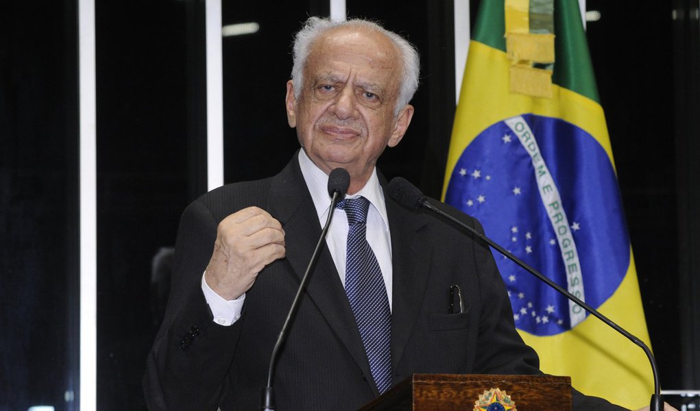 Simon elogia STF por 'mensalão' e critica CPI do Cachoeira (Foto: Waldemir Barreto/Agência Senado) Simon elogia STF por 'mensalão' e critica CPI do Cachoeira