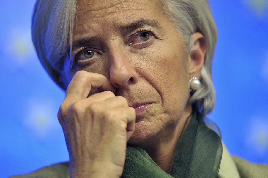 Polícia faz busca em apartamento de Lagarde, do FMI, na França (Foto: ERIC VIDAL) Polícia faz busca em apartamento de Lagarde, do FMI, na França