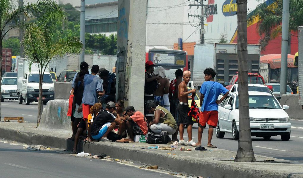Família denuncia superlotação de hospital após internação na Cracolândia (Foto: FABI0 TEIXEIRA) Família denuncia superlotação de hospital após internação na Cracolândia
