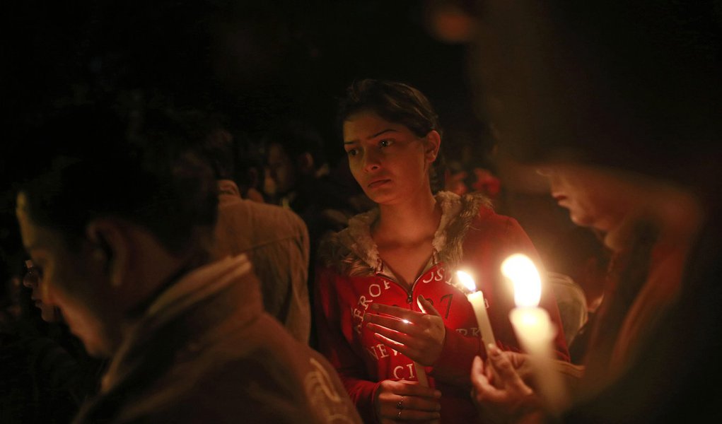 Corpo da estudante estuprada na Índia é cremado (Foto: REUTERS/Danish Siddiqui) Corpo da estudante estuprada na Índia é cremado