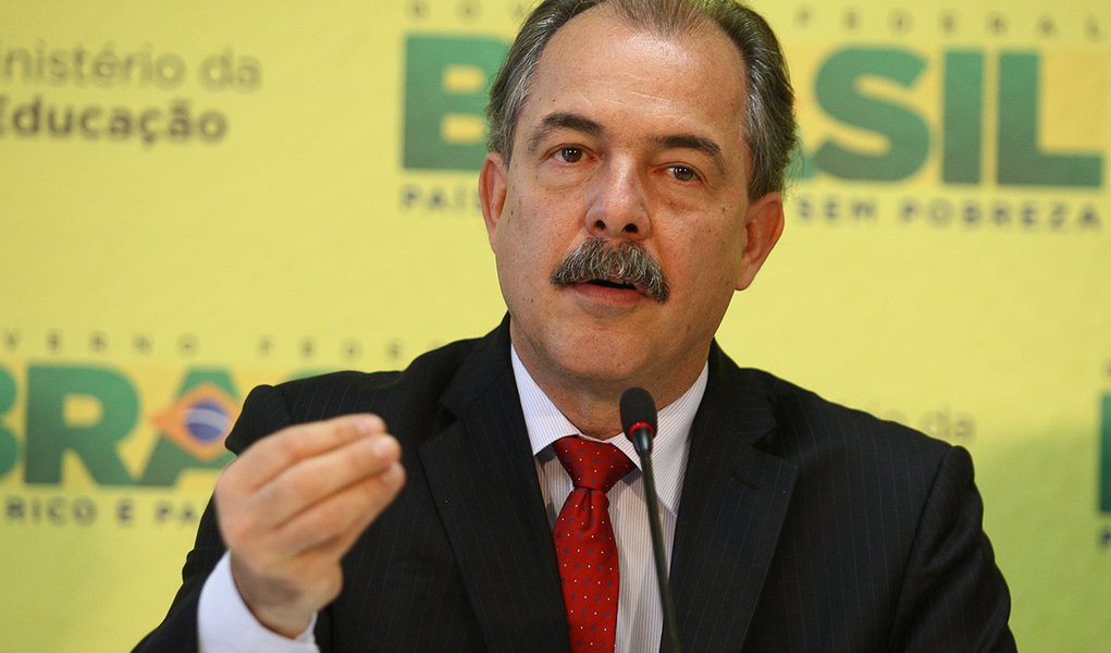 Mercadante reforça em carta: não será candidato (Foto: Sergio Lima/Folhapress) Mercadante reforça em carta: não será candidato