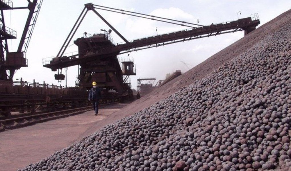Minério de ferro: volumes em alta, preços em baixa (Foto: Divulgação) Minério de ferro: volumes em alta, preços em baixa