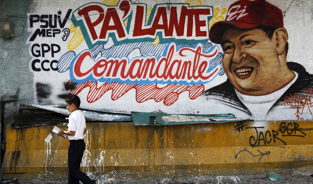 Doente em Cuba, Chávez falta à festa da própria posse (Foto: Carlos Garcia Rawlins) Doente em Cuba, Chávez falta à festa da própria posse