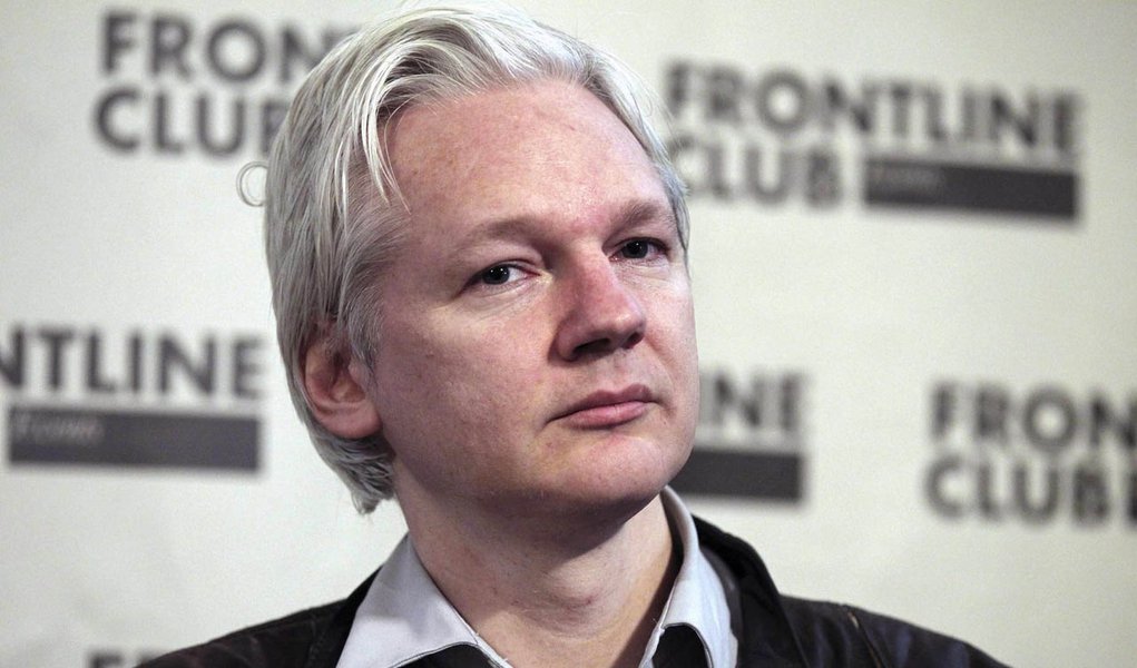 Correa desmente decisão de conceder asilo político a Assange (Foto: REUTERS/Finbarr O'Reilly) Correa desmente decisão de conceder asilo político a Assange