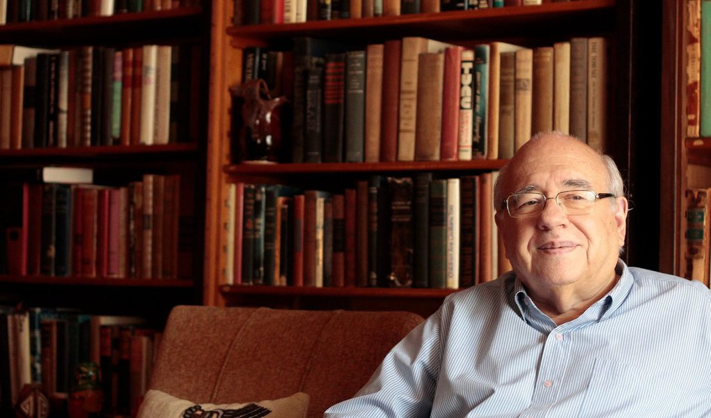 Luiz Fernando Verissimo: 'a ideia é que a literatura ilumine o mundo' (Foto: NecoVarella) Luiz Fernando Verissimo: 'a ideia é que a literatura ilumine o mundo'