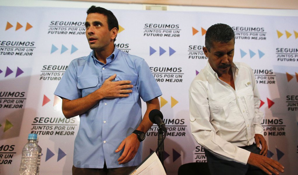 Oposição busca apoio contra adiamento da posse de Chávez (Foto: JORGE SILVA) Oposição busca apoio contra adiamento da posse de Chávez