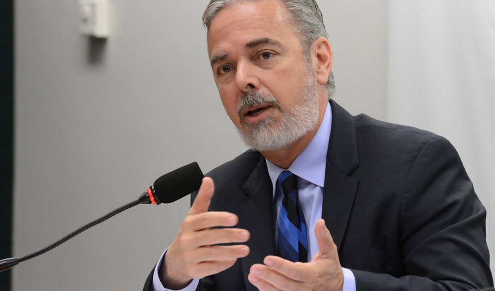 Brasília - O ministro das Relações Exteriores, Antonio Patriota, defendeu hoje (22) a investigação independente das denúncias de uso de armas químicas na Síria. Segundo ele, é necessário, porém, ter cautela para apontar os responsáveis. Patriota disse que (Foto: Gisele Federicce) Brasília - O ministro das Relações Exteriores, Antonio Patriota, defendeu hoje (22) a investigação independente das denúncias de uso de armas químicas na Síria. Segundo ele, é necessário, porém, ter cautela para apontar os responsáveis. Patriota disse que