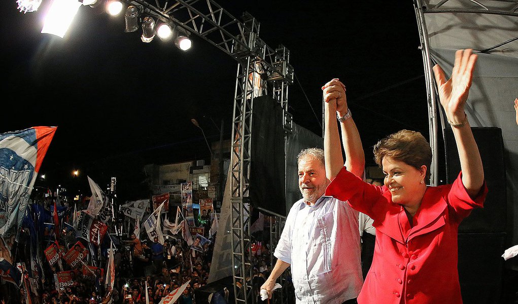Foto: Ricardo Stuckert/ Instituto Lula
10/09/2014- Belém- PA, Brasil- Dilma Rousseff e o ex-presidente Lula, durante comício na capital do Pará.
http://fotospublicas.com/eleicoes-2014/dilma-rousseff-e-lula-durante-comicio-com-angela-mendes-em-belem-pa (Foto: Charles Nisz) Foto: Ricardo Stuckert/ Instituto Lula
10/09/2014- Belém- PA, Brasil- Dilma Rousseff e o ex-presidente Lula, durante comício na capital do Pará.
http://fotospublicas.com/eleicoes-2014/dilma-rousseff-e-lula-durante-comicio-com-angela-mendes-em-belem-pa