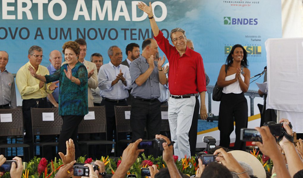 Ao lado de Dilma, Déda diz que baianos enxergam mal (Foto: Divulgação/Sergipe) Ao lado de Dilma, Déda diz que baianos enxergam mal