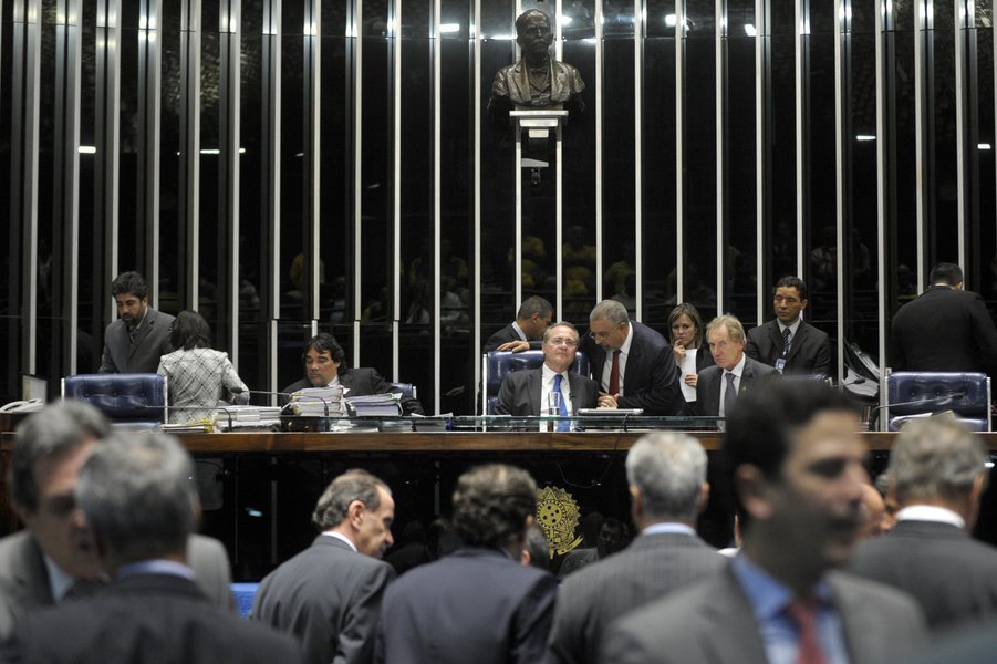 Senador terá um suplente, que não pode ser parente (Foto: Lia de Paula) Senador terá um suplente, que não pode ser parente