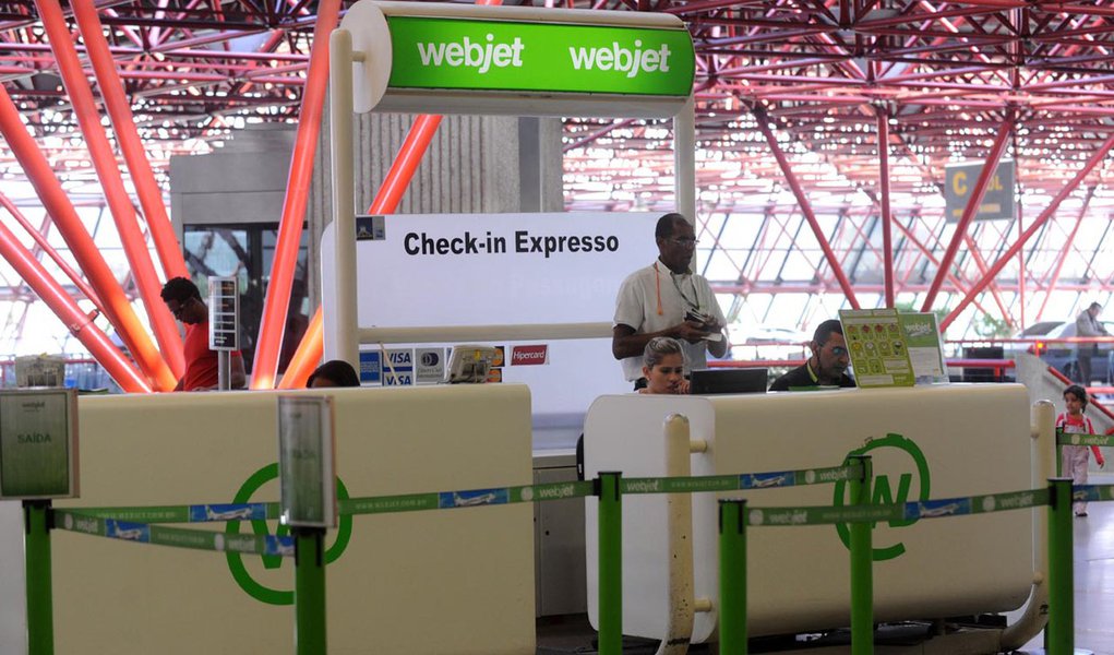 Sindicato cobra reintegração dos demitidos da Webjet (Foto: ANTONIO CRUZ-ABR) Sindicato cobra reintegração dos demitidos da Webjet