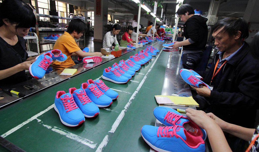 China tenta garantir meta de crescimento em 2013 China tenta garantir meta de crescimento em 2013