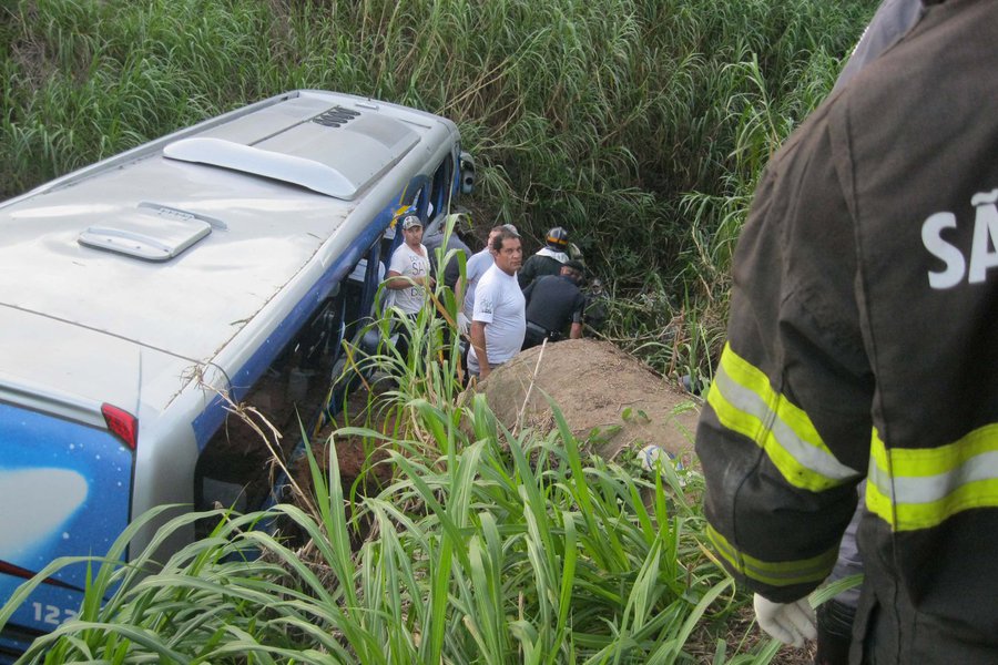 Acidente na Anhanguera deixa 3 mortos e 31 feridos (Foto: Rafa Von Zuben/Futura Press/Folh) Acidente na Anhanguera deixa 3 mortos e 31 feridos