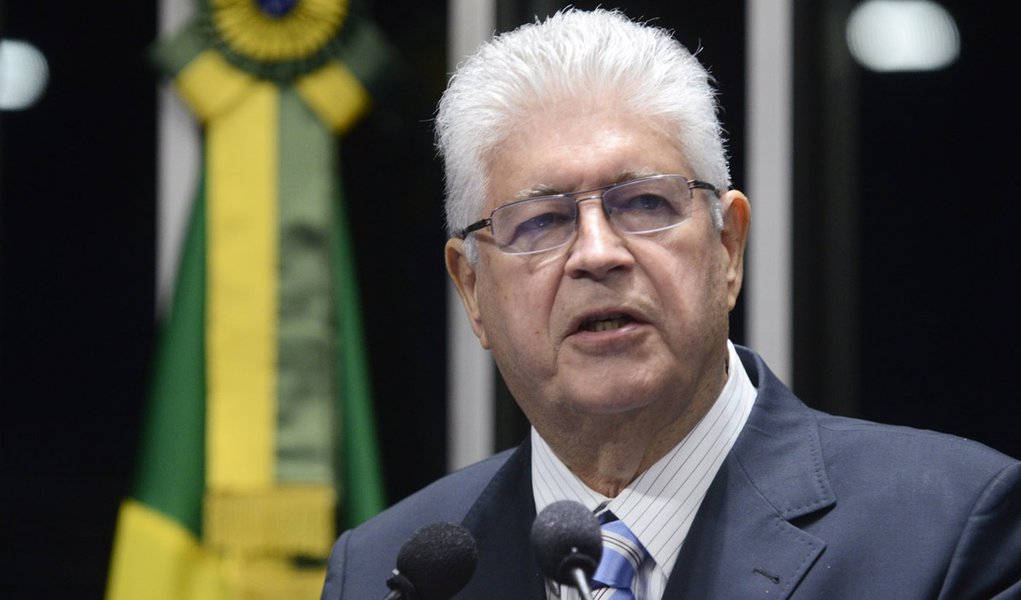 Requião diz que vai ao STF contra criação de estatal de logística (Foto: Pedro França/Agência Senado) Requião diz que vai ao STF contra criação de estatal de logística