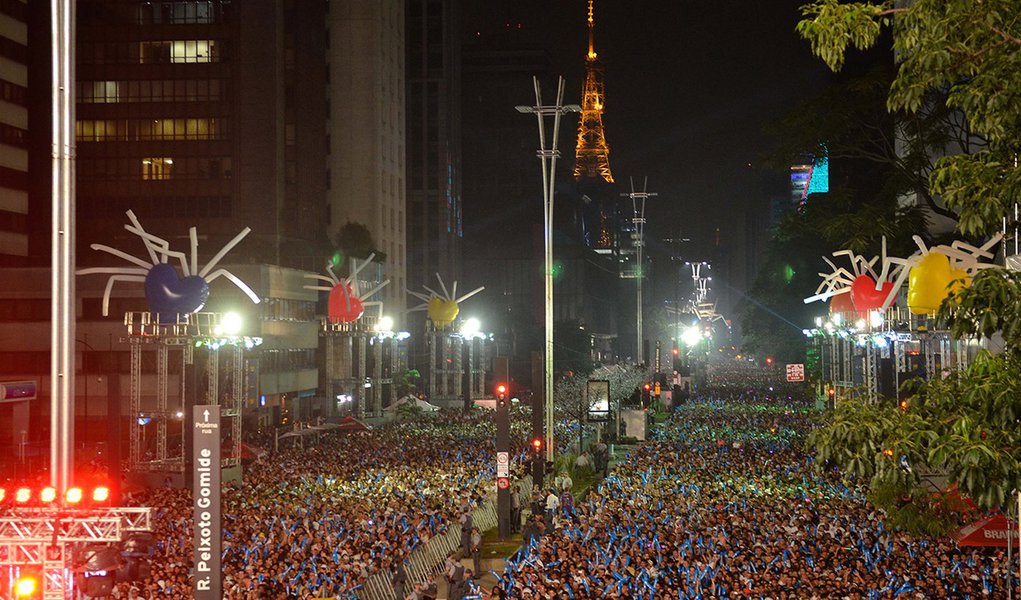 Dois milhões celebram 2013 na Avenida Paulista Dois milhões celebram 2013 na Avenida Paulista
