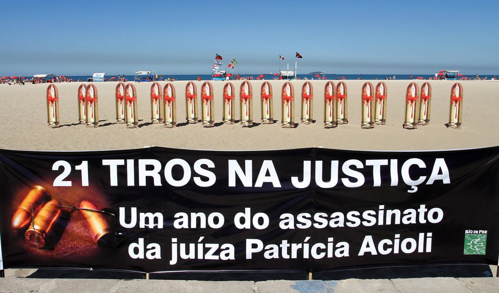 Vinte e um tiros na Justiça (Foto: Fotoarena/Folhapress) Vinte e um tiros na Justiça