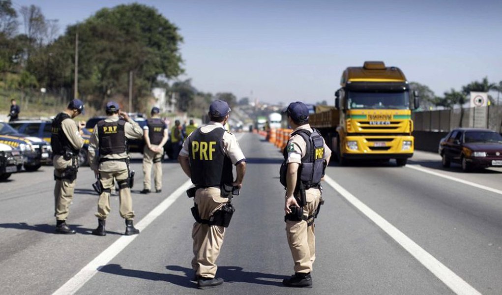 Grandes obras podem parar com a greve da PRF (Foto: Nelson Antoine/Folhapress) Grandes obras podem parar com a greve da PRF