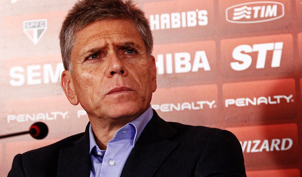 Autuori volta ao São Paulo com ares de salvador (Foto: Léo Pinheiro/Futura Press/Folha) Autuori volta ao São Paulo com ares de salvador