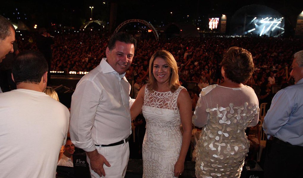 Na festa do Réveillon, Perillo se diz revigorado Na festa do Réveillon, Perillo se diz revigorado
