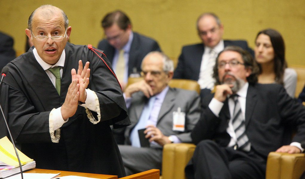 Advogado: voto do revisor "lavou a alma" de João Paulo Cunha (Foto: Nelson Jr./SCO/STF) Advogado: voto do revisor "lavou a alma" de João Paulo Cunha