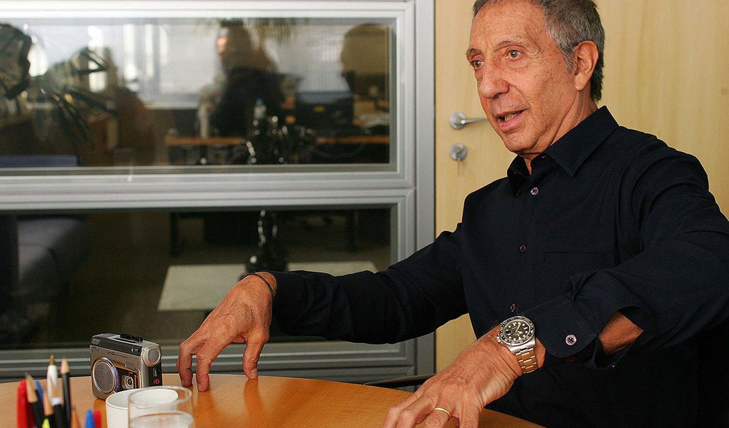 SAO PAULO-SP 9.6.2009 - ECONOMIA - ABILIO DINIZ - O empresario Abilio Diniz, dono da rede Pao de Acucar, em seu escritorio na Av. Brigadeiro Luiz Antonio. Foto FILIPE ARAUJO/AE (Foto: Aquiles Lins) SAO PAULO-SP 9.6.2009 - ECONOMIA - ABILIO DINIZ - O empresario Abilio Diniz, dono da rede Pao de Acucar, em seu escritorio na Av. Brigadeiro Luiz Antonio. Foto FILIPE ARAUJO/AE