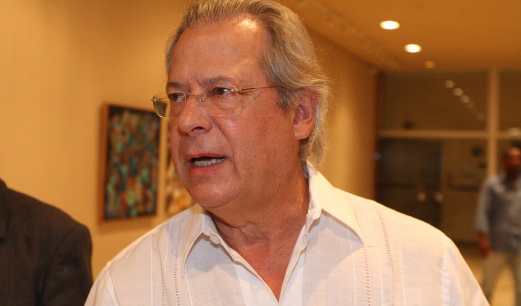 Editor da Veja prepara livro sobre Dirceu (Foto: RENATO COBUCCI) Editor da Veja prepara livro sobre Dirceu