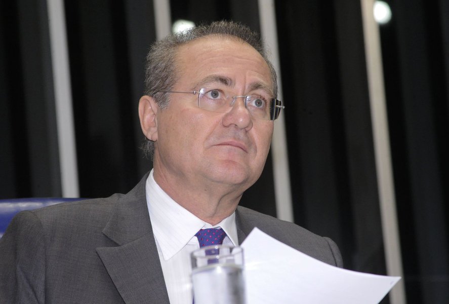 Renan devolve R$32 mil por voo em avião da FAB (Foto: Waldemir Barreto) Renan devolve R$32 mil por voo em avião da FAB