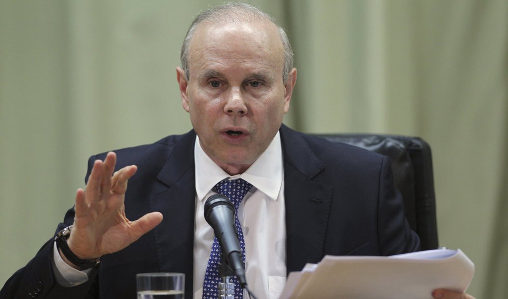 Mantega prevê superávit primário de 2,5% em 2015 (Foto: REUTERS/Ueslei Marcelino) Mantega prevê superávit primário de 2,5% em 2015