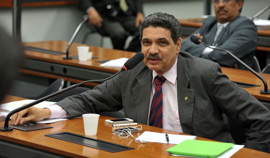 Pela reforma, João Paulo quer suspender recesso (Foto: Zeca Ribeiro_) Pela reforma, João Paulo quer suspender recesso