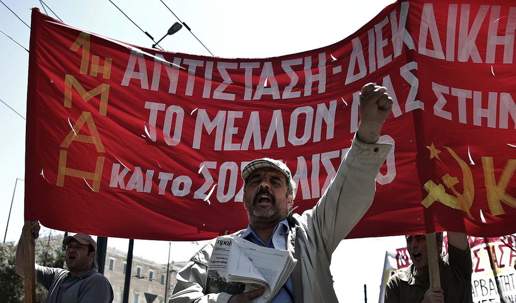 Na Europa, Dia do Trabalho é marcado por protestos (Foto: YORGOS KARAHALIS) Na Europa, Dia do Trabalho é marcado por protestos