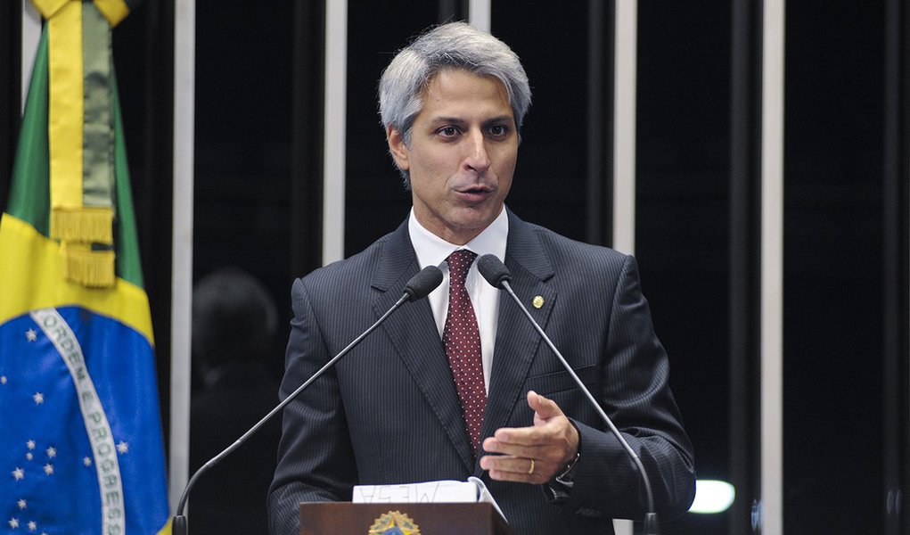 Sessão solene em comemoração aos 190 anos do Parlamento brasileiro.
Em discurso na tribuna do plenário do Senado, Deputado Alessandro Molon (PT-RJ) (Foto: Charles Nisz) Sessão solene em comemoração aos 190 anos do Parlamento brasileiro.
Em discurso na tribuna do plenário do Senado, Deputado Alessandro Molon (PT-RJ)
