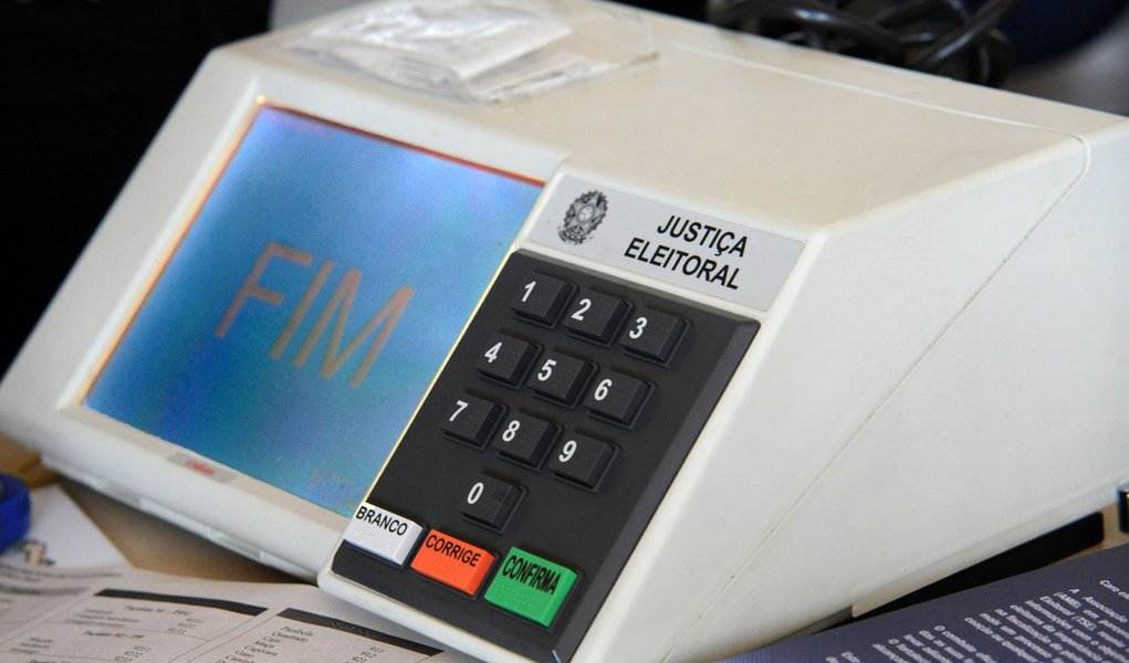 como utilizar a urna eletrônica (Foto: Durval Ângelo) como utilizar a urna eletrônica