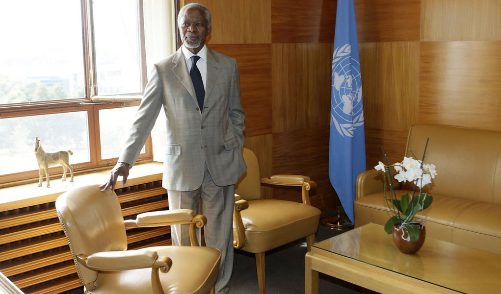 Kofi Annan desiste de missão da ONU na Síria (Foto: DENIS BALIBOUSE/Reuters) Kofi Annan desiste de missão da ONU na Síria
