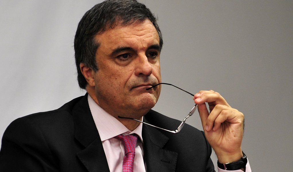 Mensalão não atingirá o governo "em hipótese nenhuma" (Foto: RENATO ARAUJO/ABr ) Mensalão não atingirá o governo "em hipótese nenhuma"