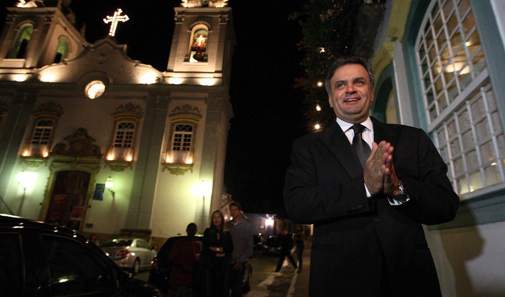 Aécio quer acerto de contas com PT (Foto: RENATO COBUCCI) Aécio quer acerto de contas com PT